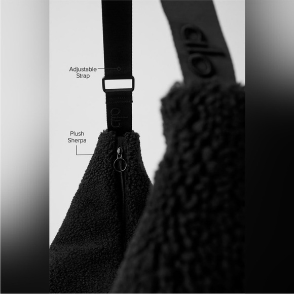 ALO Yoga Om the Go Sling Bag Black - Picture 2 of 7